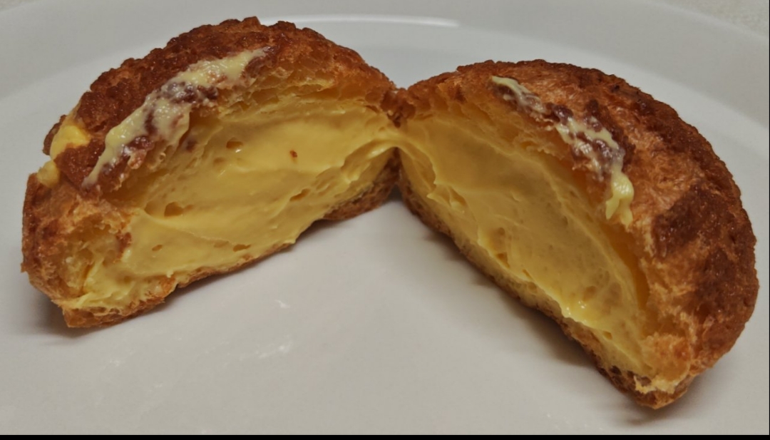 岡崎 卵小屋 シュークリーム 断面