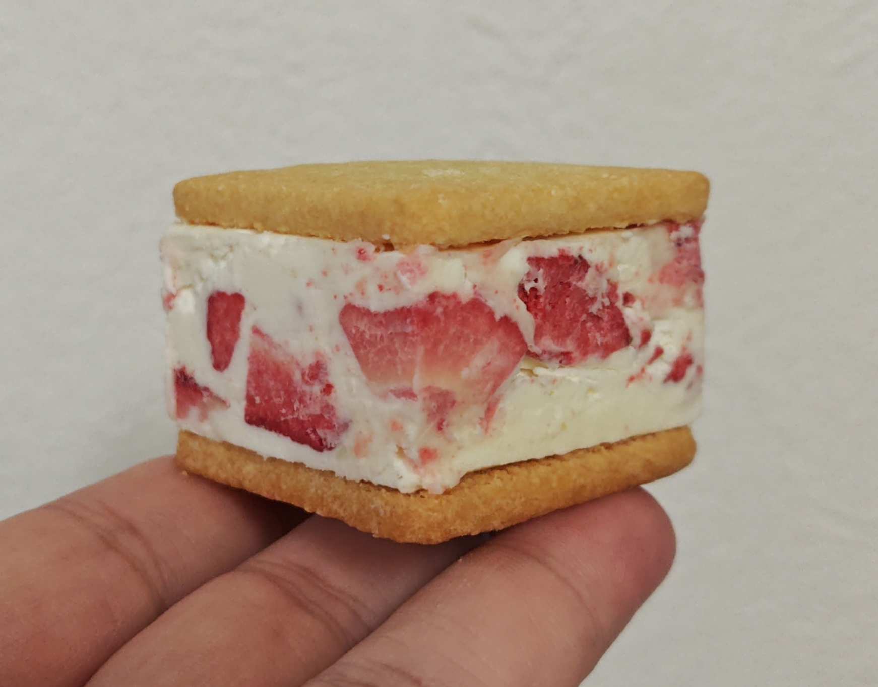 クロスホテル大阪 タブレスカフェ 堀江バターサンド イチゴミルク 断面