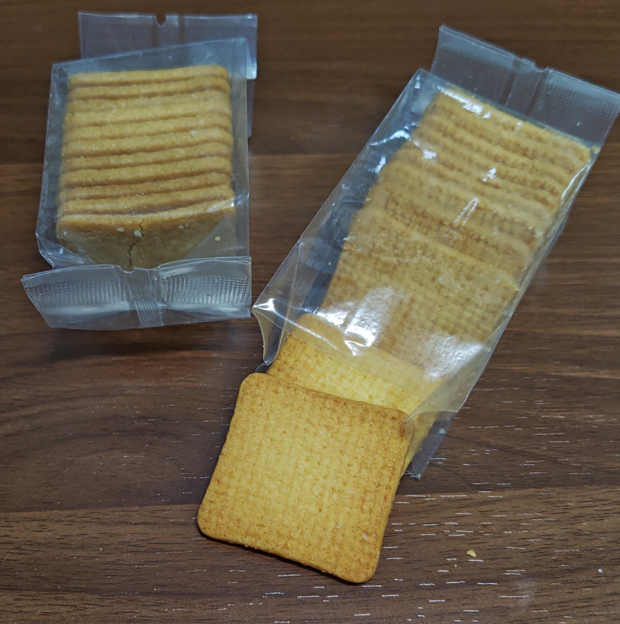 クロスホテル大阪 タブレスカフェ 塩バターサブレ