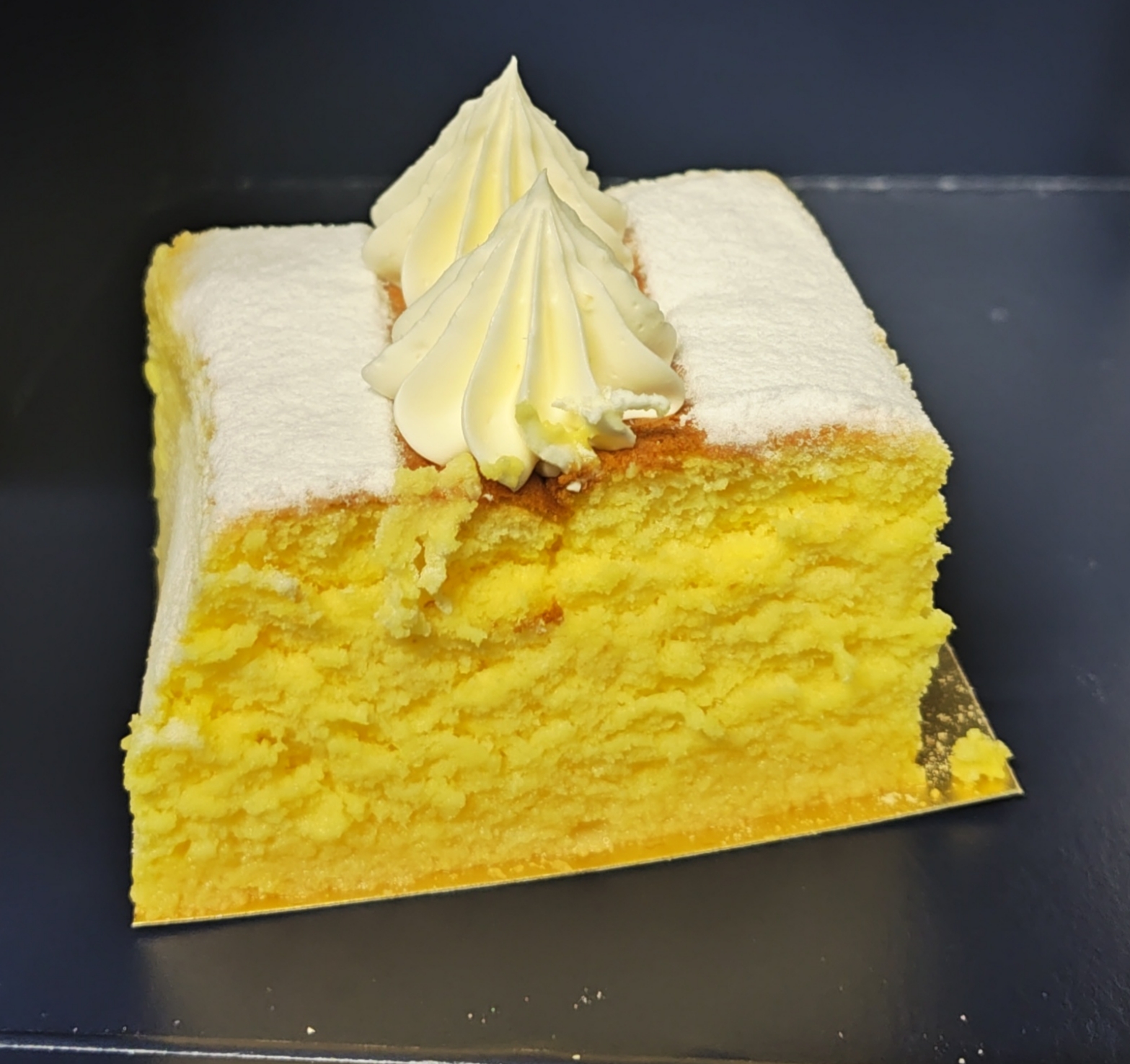 アムール・デュ・ショコラ 名古屋 フォルテシモアッシュ トンガッタ はちみつレモン 断面