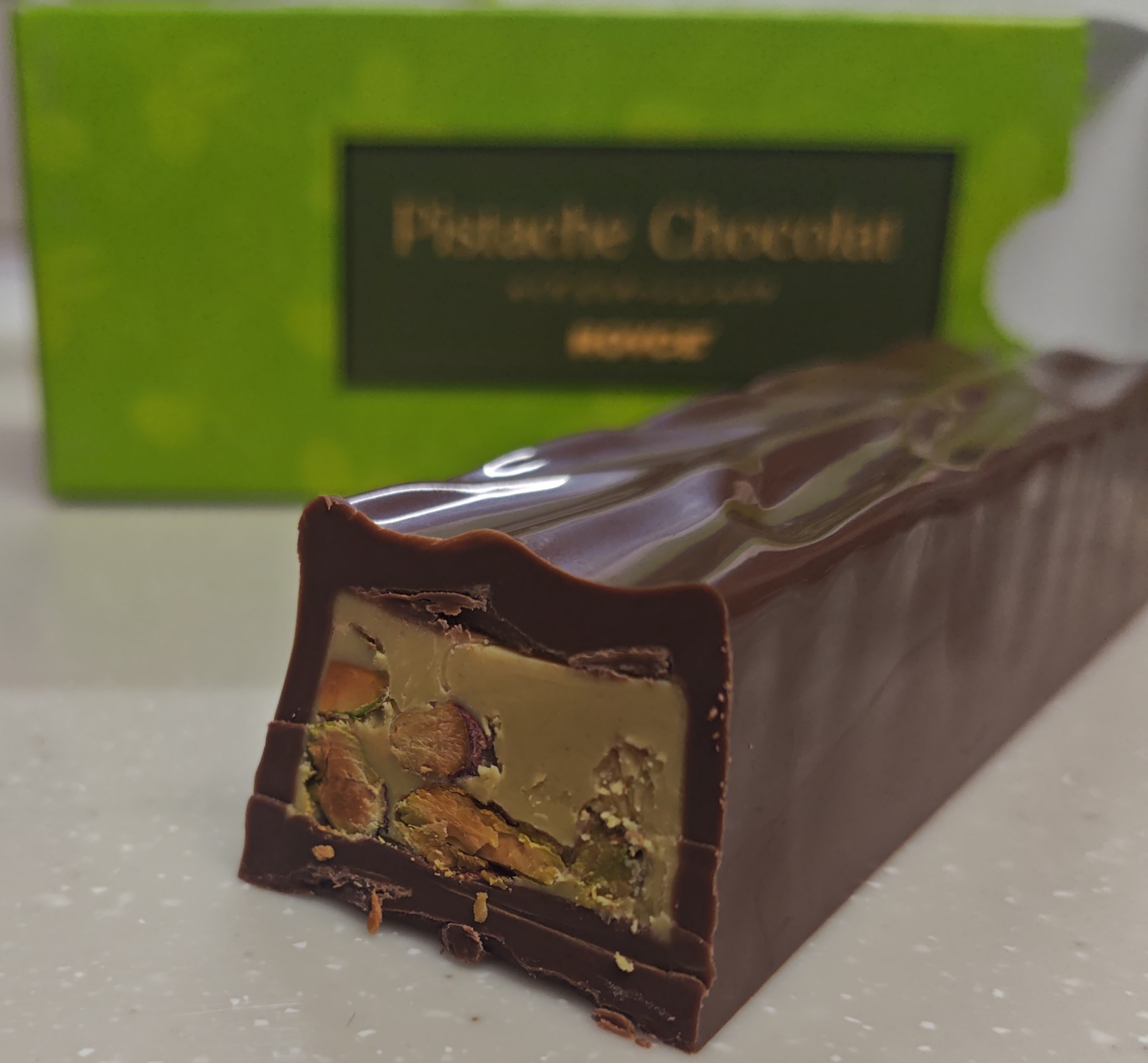 アムール・デュ・ショコラ 名古屋 ロイズ ピスターシュショコラ 断面